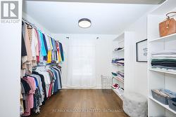 Primary Bedroom w/walk-in closet & ensuite bath - 