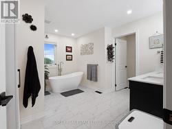 Main bathroom 5-pc - 
