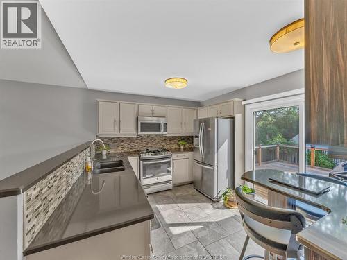 1046 Rendezvous, Windsor, ON - Indoor Photo Showing Kitchen With Double Sink With Upgraded Kitchen