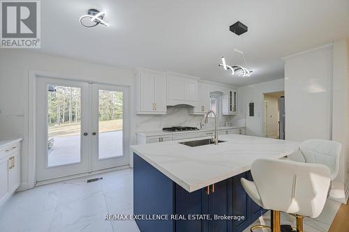 14812 Centreville Creek Road, Caledon, ON - Indoor Photo Showing Kitchen With Double Sink