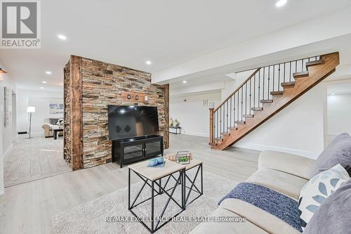 14812 Centreville Creek Road, Caledon, ON - Indoor Photo Showing Living Room
