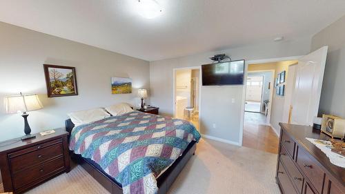 50-1401 30Th Avenue, Cranbrook, BC - Indoor Photo Showing Bedroom