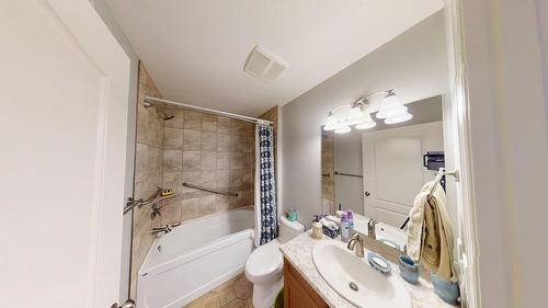 50-1401 30Th Avenue, Cranbrook, BC - Indoor Photo Showing Bathroom