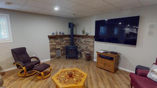 50-1401 30Th Avenue, Cranbrook, BC - Indoor With Fireplace