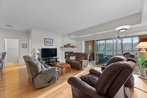 408-1961 Durnin Road, Kelowna, BC - Indoor Photo Showing Living Room With Fireplace