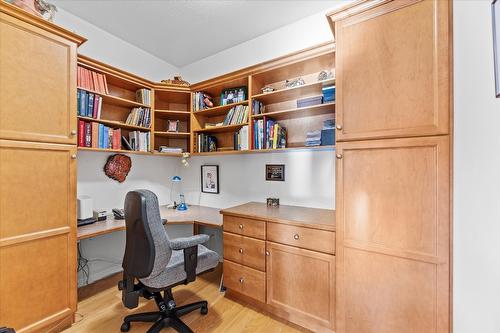 408-1961 Durnin Road, Kelowna, BC - Indoor Photo Showing Office