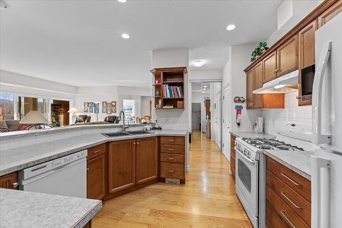 408-1961 Durnin Road, Kelowna, BC - Indoor Photo Showing Kitchen With Double Sink