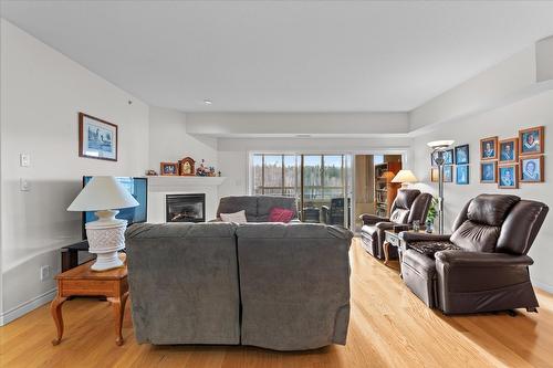 408-1961 Durnin Road, Kelowna, BC - Indoor Photo Showing Living Room With Fireplace