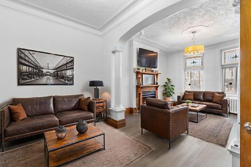 Living room - 2320 Av. Marcil, Montréal (Côte-Des-Neiges/Notre-Dame-De-Grâce), QC - Indoor Photo Showing Living Room