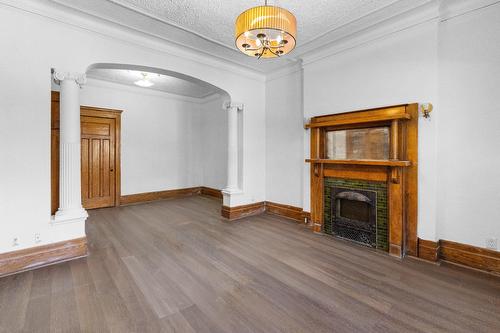 Living room - 2320 Av. Marcil, Montréal (Côte-Des-Neiges/Notre-Dame-De-Grâce), QC - Indoor With Fireplace