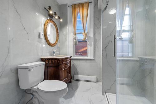 Bathroom - 2320 Av. Marcil, Montréal (Côte-Des-Neiges/Notre-Dame-De-Grâce), QC - Indoor Photo Showing Bathroom