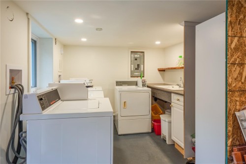1148 Oscar St, Victoria, BC - Indoor Photo Showing Laundry Room