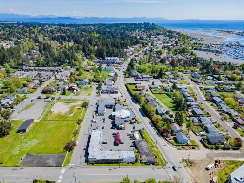 2082 Comox Ave, Comox, BC 