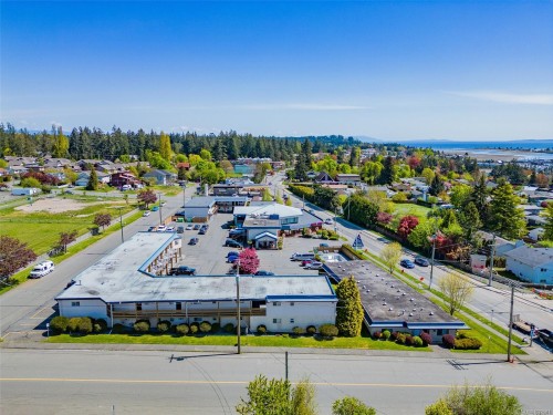 2082 Comox Ave, Comox, BC 