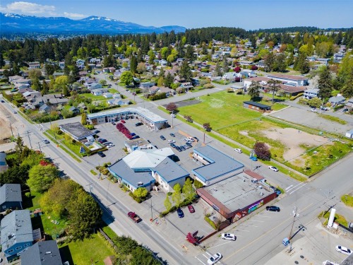 2082 Comox Ave, Comox, BC 