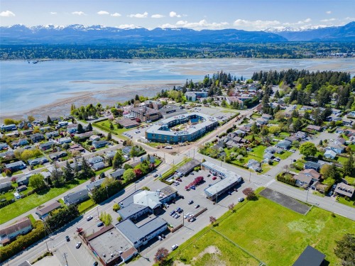 2082 Comox Ave, Comox, BC 