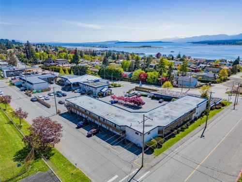 2082 Comox Ave, Comox, BC 