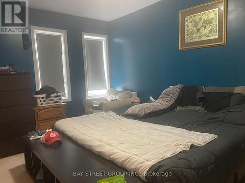 27 Newport Crescent, Hamilton, ON - Indoor Photo Showing Bedroom