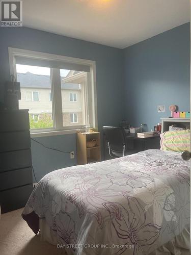 27 Newport Crescent, Hamilton, ON - Indoor Photo Showing Bedroom