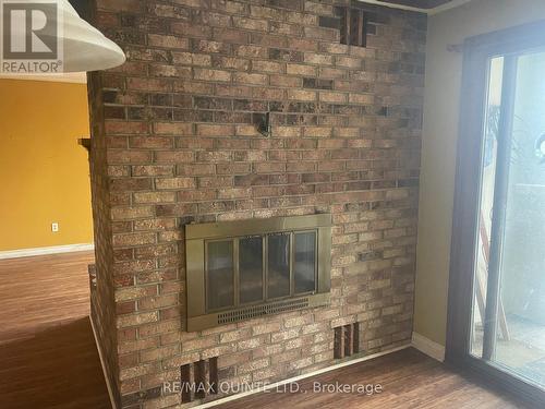 55 Connaught Avenue, London East (East G), ON - Indoor With Fireplace