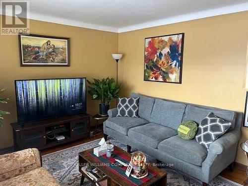 453 Leonard Avenue, Welland (Prince Charles), ON - Indoor Photo Showing Living Room