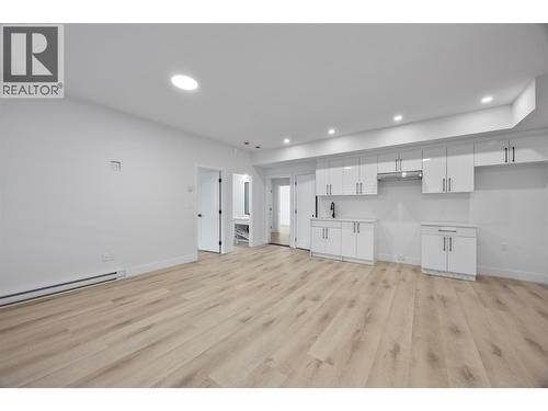 2850 Thompson Drive, Kamloops, BC - Indoor Photo Showing Kitchen