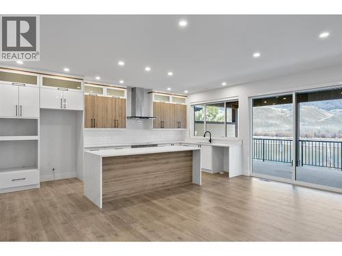 2850 Thompson Drive, Kamloops, BC - Indoor Photo Showing Kitchen