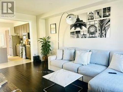 107 East'S Corners Boulevard, Vaughan, ON - Indoor Photo Showing Living Room