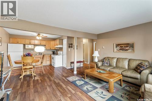 15 365 Angus Street, Regina, SK - Indoor Photo Showing Living Room
