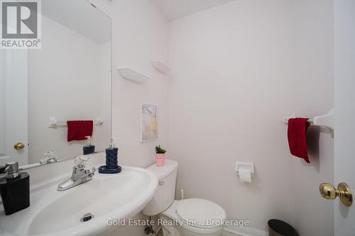 1627 Samuelson Circle, Mississauga, ON - Indoor Photo Showing Bathroom