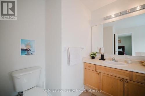 1627 Samuelson Circle, Mississauga, ON - Indoor Photo Showing Bathroom