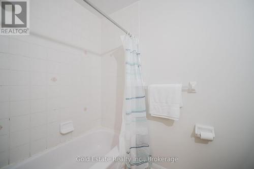 1627 Samuelson Circle, Mississauga, ON - Indoor Photo Showing Bathroom