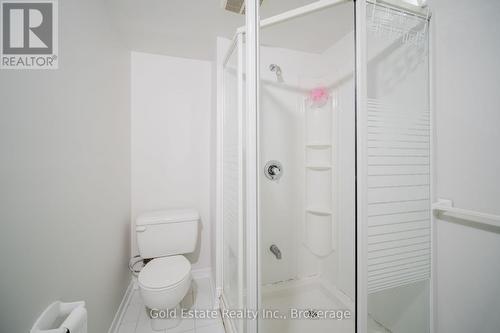 1627 Samuelson Circle, Mississauga, ON - Indoor Photo Showing Bathroom
