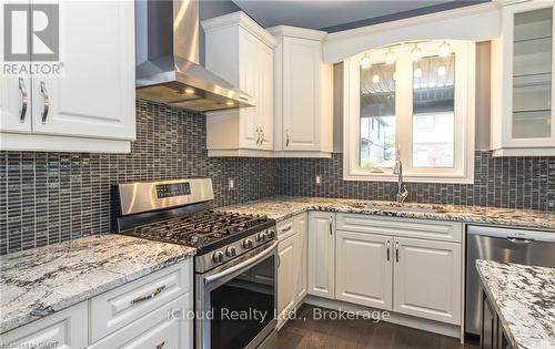 9305 Eagle Ridge Drive, Niagara Falls, ON - Indoor Photo Showing Kitchen With Stainless Steel Kitchen With Upgraded Kitchen