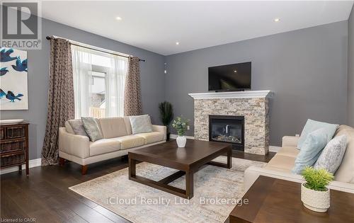 9305 Eagle Ridge Drive, Niagara Falls, ON - Indoor Photo Showing Living Room With Fireplace
