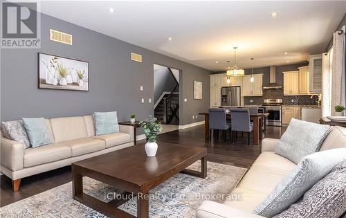 9305 Eagle Ridge Drive, Niagara Falls, ON - Indoor Photo Showing Living Room