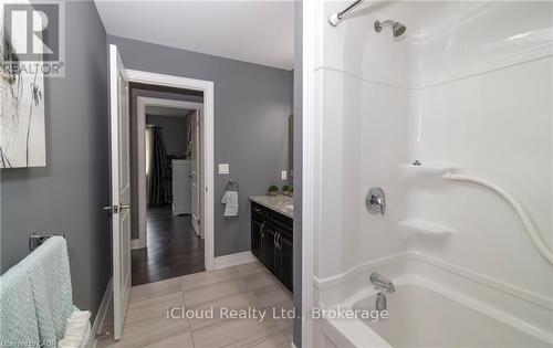 9305 Eagle Ridge Drive, Niagara Falls, ON - Indoor Photo Showing Bathroom