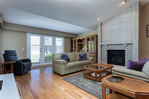 16-950 Lanfranco Road, Kelowna, BC - Indoor Photo Showing Living Room With Fireplace