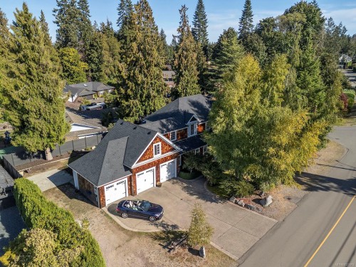 563 Eaglecrest Dr, Qualicum Beach, BC 