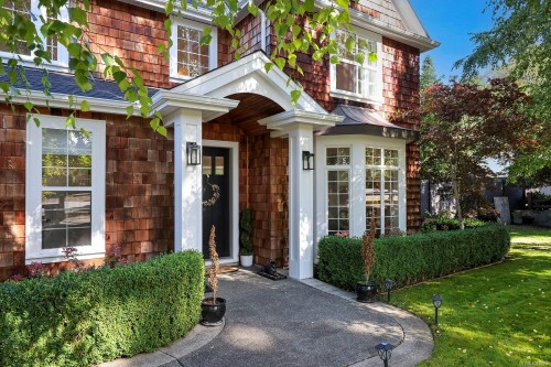 563 Eaglecrest Dr, Qualicum Beach, BC 