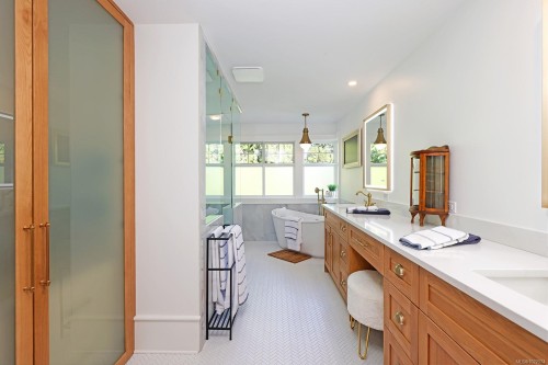 563 Eaglecrest Dr, Qualicum Beach, BC 