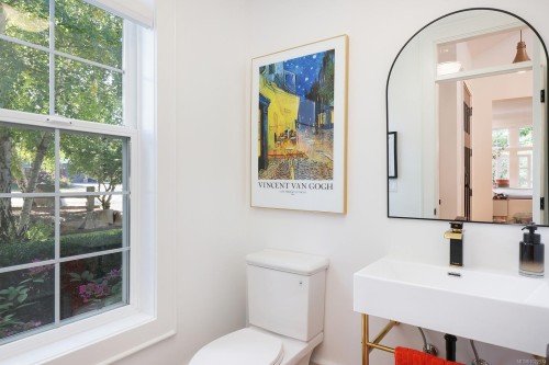 563 Eaglecrest Dr, Qualicum Beach, BC 