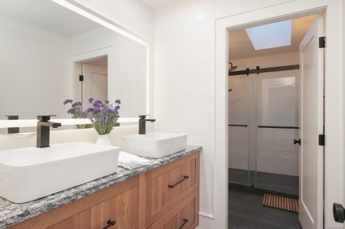 563 Eaglecrest Dr, Qualicum Beach, BC 