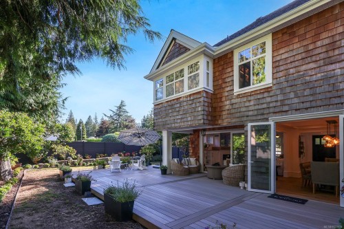 563 Eaglecrest Dr, Qualicum Beach, BC 