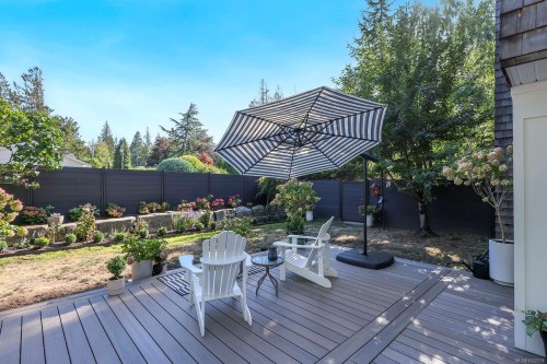 563 Eaglecrest Dr, Qualicum Beach, BC 