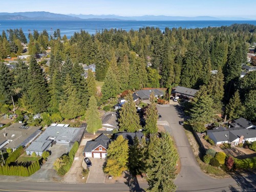 563 Eaglecrest Dr, Qualicum Beach, BC 