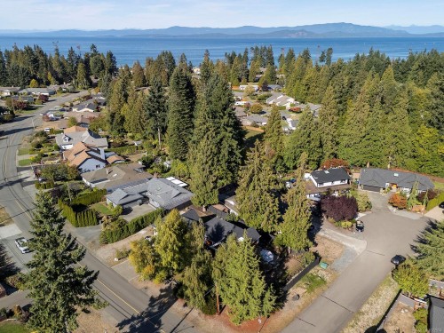 563 Eaglecrest Dr, Qualicum Beach, BC 