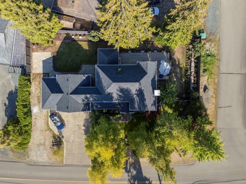 563 Eaglecrest Dr, Qualicum Beach, BC 