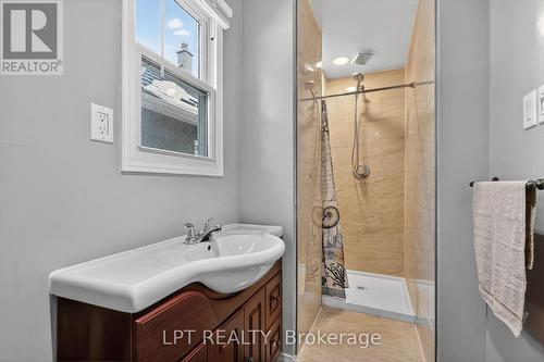99 Inkerman Street, London East, ON - Indoor Photo Showing Bathroom