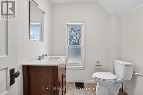 99 Inkerman Street, London East, ON - Indoor Photo Showing Bathroom